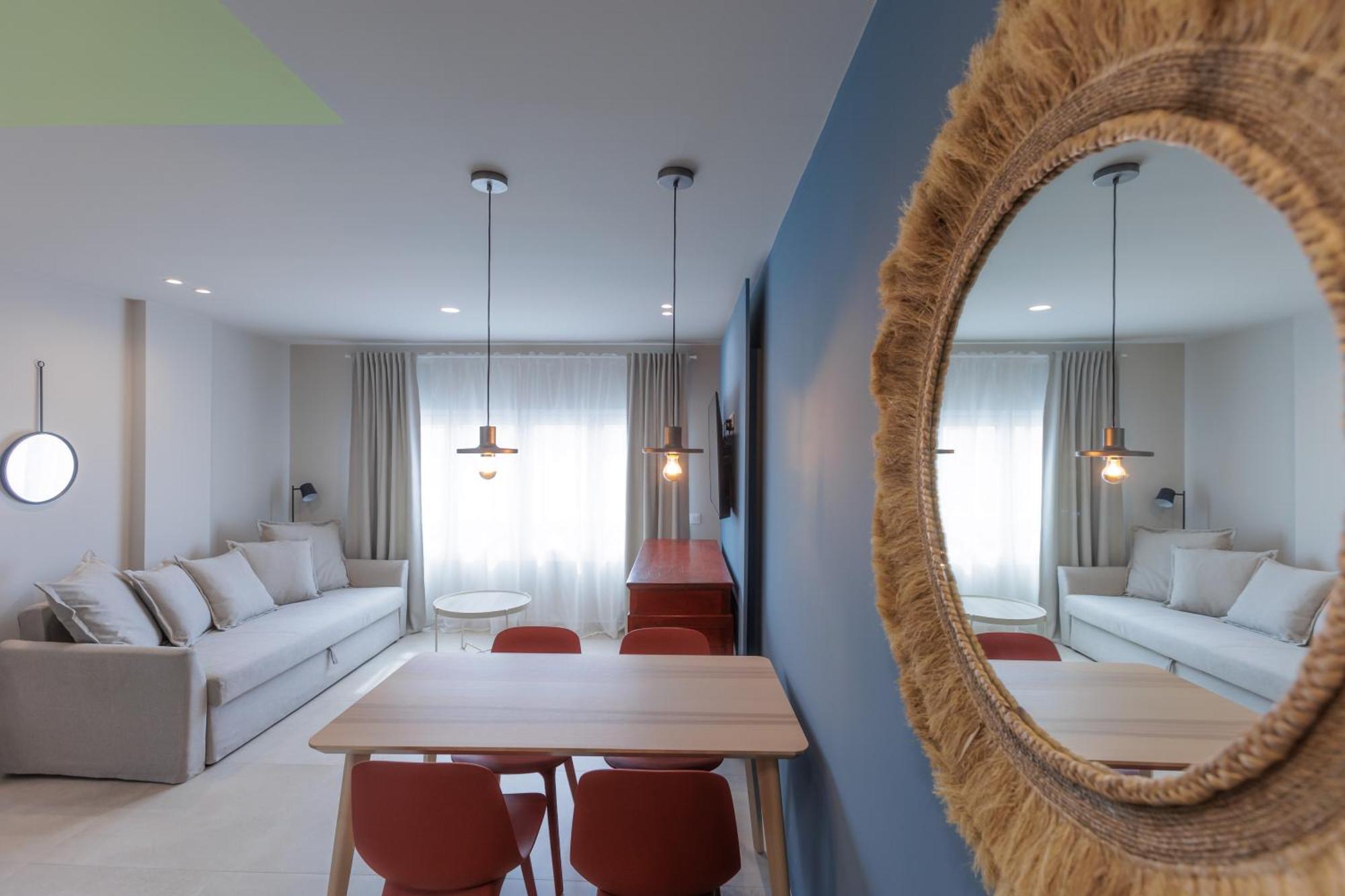 Ocean View 2 Bedrooms Flat Free Parking & Wi-fi Apartment *